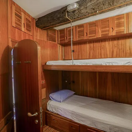 1 Bedroom Stunning In דירה קמוגלי