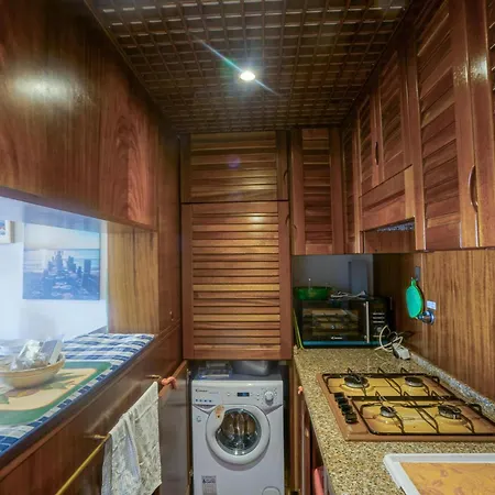 1 Bedroom Stunning In *